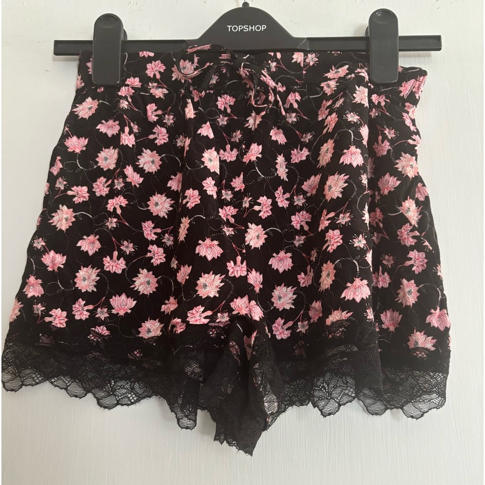 Topshop Floral Shorts with lace trim 2